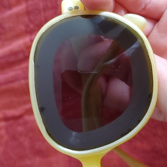 Vintage yellow sunglasses. Made for a narrow face made in Italy. - Picture 7 of 8